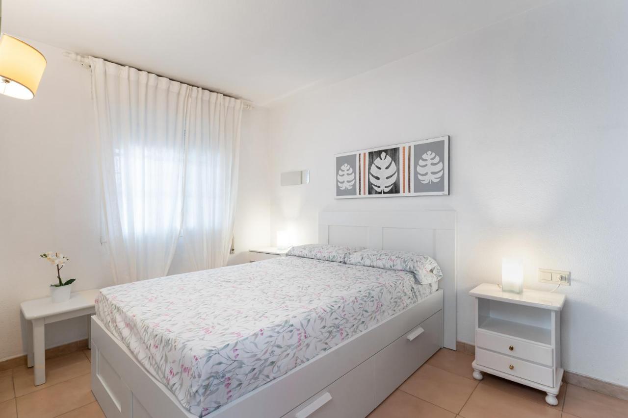 Lovely Apartment Next To The Beach 토레몰리노스 외부 사진